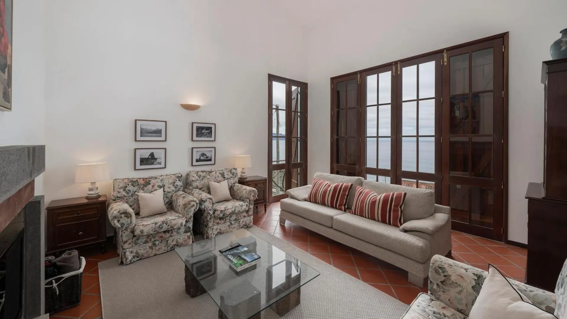 Casa Amarela Da Faja Da Areia By An Island Apart São Vicente Portekiz